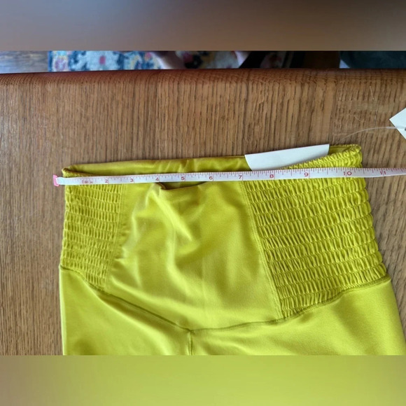OFFLINE By Aerie Real Me Smocked Legging size medium chartreuse - Picture 9 of 12